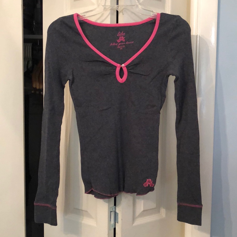 Lilu | Long sleeved henley with keyhole cutout